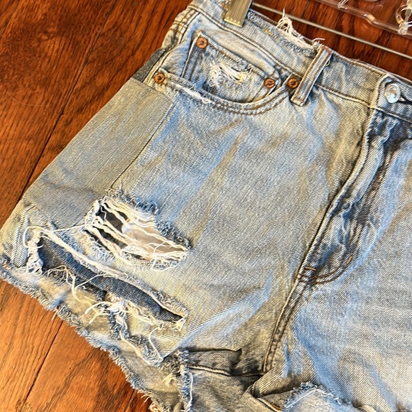 American Eagle Highest Rise Boyfriend Rainbow Patchwork denim short women size 6 - Picture 3 of 8